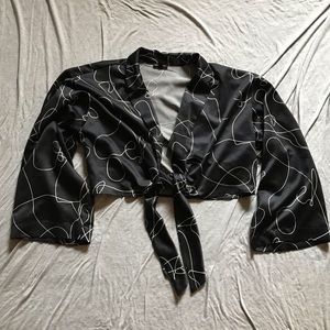 Sexy and silky black and white patterned crop shirt